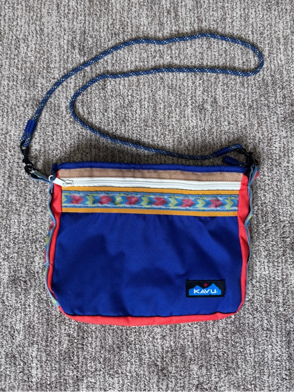Kavu Women's Kachemak Keeper Crossbody Travel Shoulder Bag Blue/Red